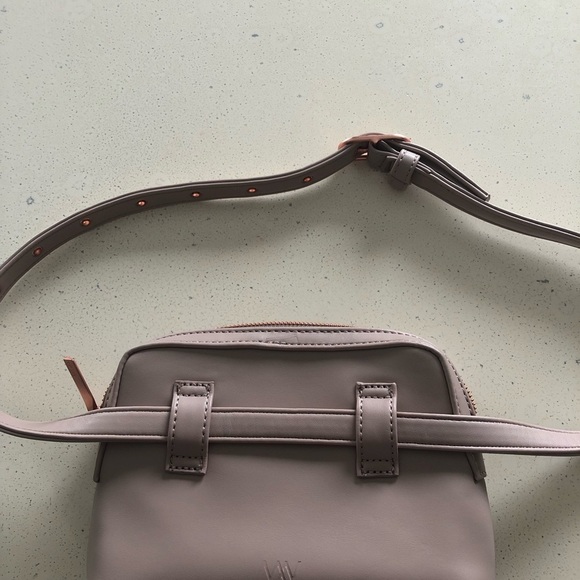 Matt and Natt light pink belt bag, adjustable strap, zipper closure - Picture 2 of 8